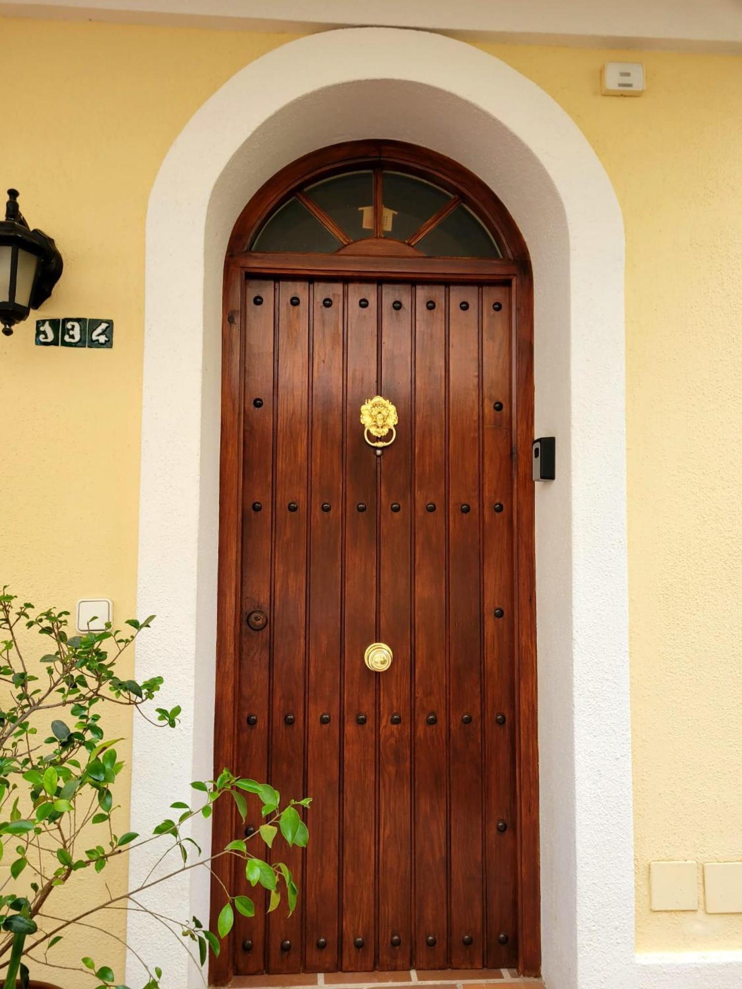 Aloha Gardens Townhouse Apartment มาร์เบยา ภายนอก รูปภาพ