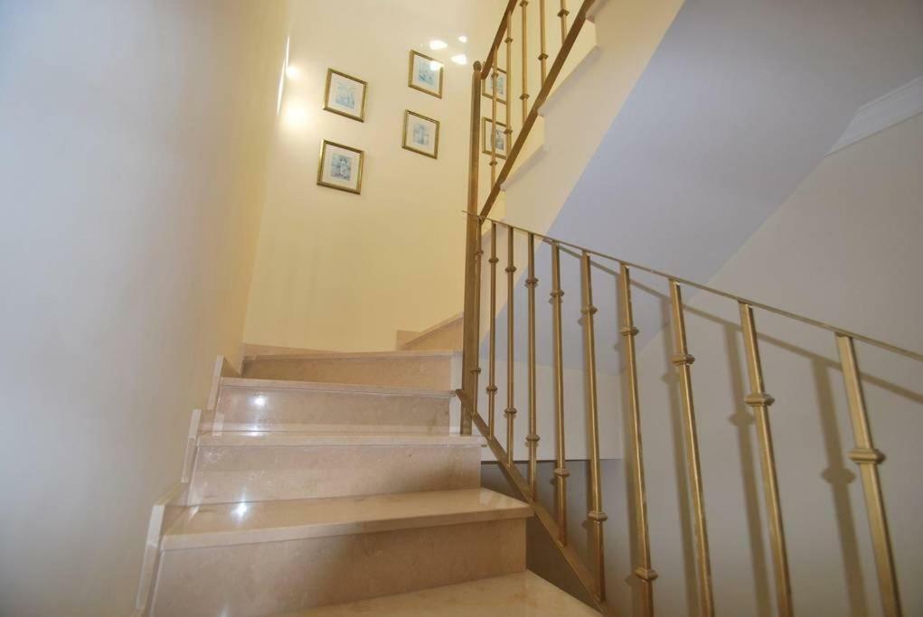 Aloha Gardens Townhouse Apartment มาร์เบยา ภายนอก รูปภาพ
